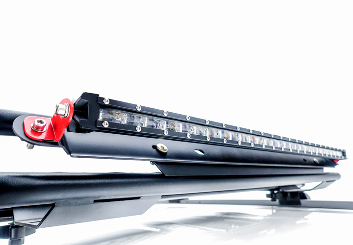 LED ไลท์บาร์ ติดตั้งกับ แร็คหลังคาเหล็ก — รถยนต์ รถเอสยูวี